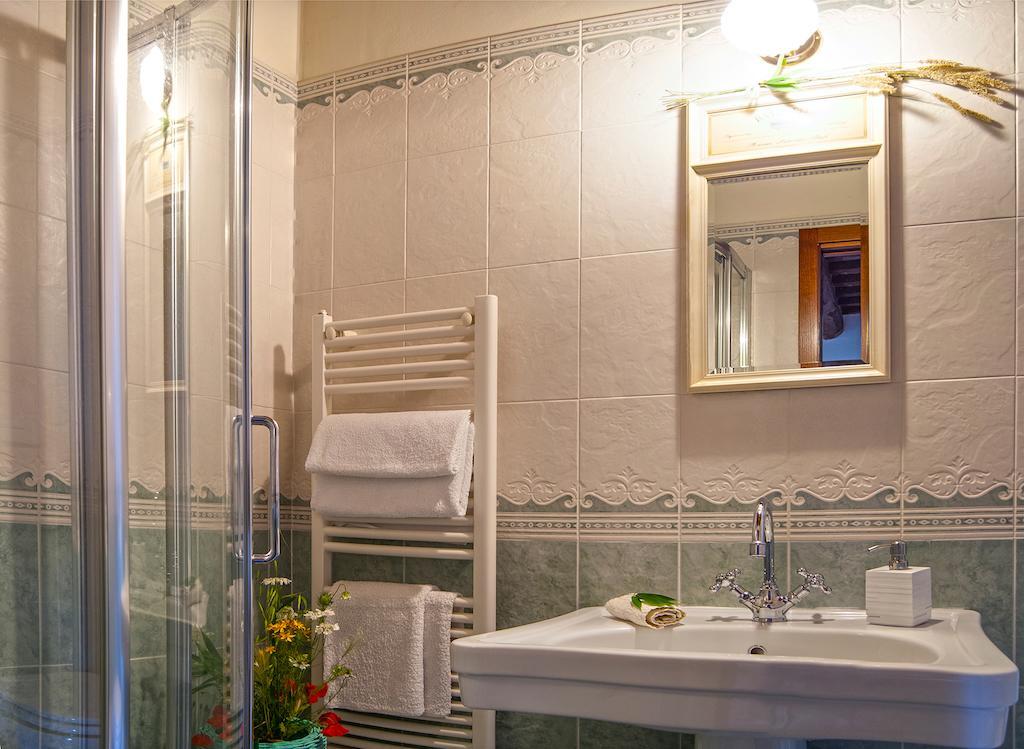 Torre Della Chiocciola Bed & Breakfast Monteriggioni Room photo